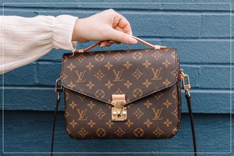 how spot a fake louis vuitton bag|how to tell if a louis vuitton bag is real.